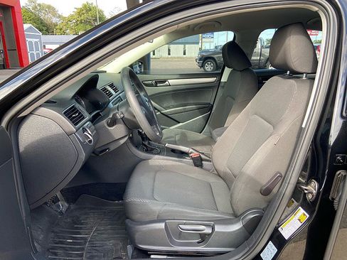 Used 2013 Volkswagen Passat 2.5 S image 11