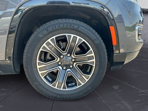 Used 2023 Jeep Wagoneer Series II w/ HD Trailer Tow Package AWD/4WD image 14