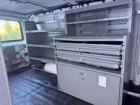 Used 2015 Chevrolet Express 2500 RWD image 21