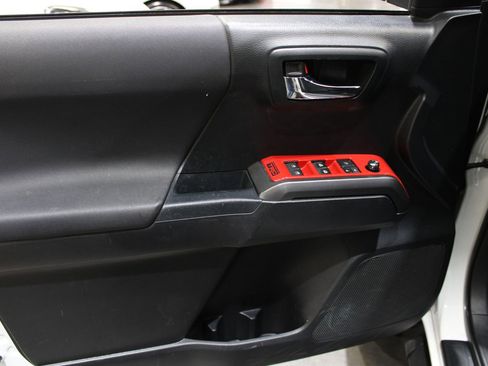 Used 2017 Toyota Tacoma TRD Pro AWD/4WD image 27