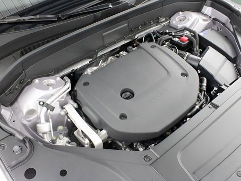 New 2026 Volvo XC90 B6 Plus w/ Protection Package Premier image 25