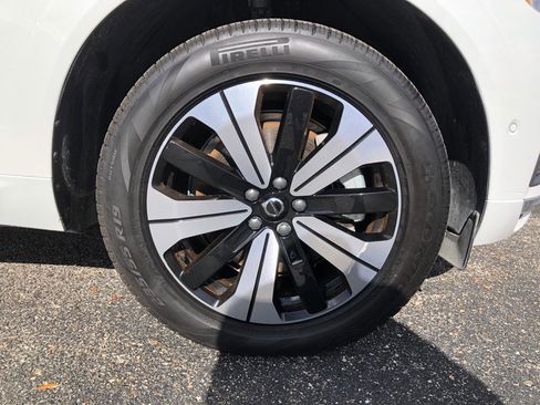 Used 2023 Volvo XC60 T8 Plus image 9