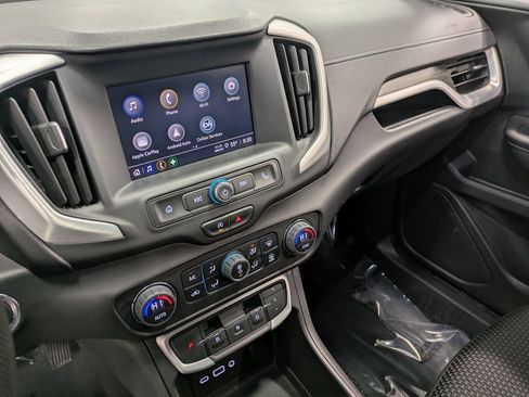 Used 2023 GMC Terrain SLE w/ Driver Convenience Package image 10