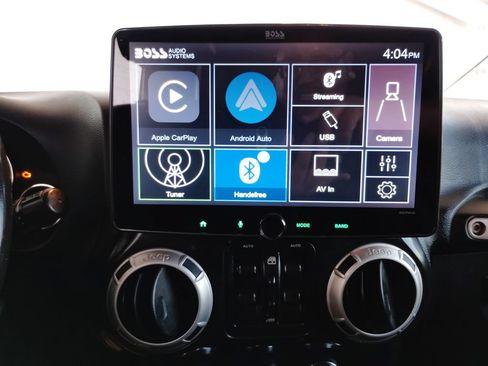 Used 2015 Jeep Wrangler Unlimited Sahara w/ Connectivity Group AWD/4WD image 31
