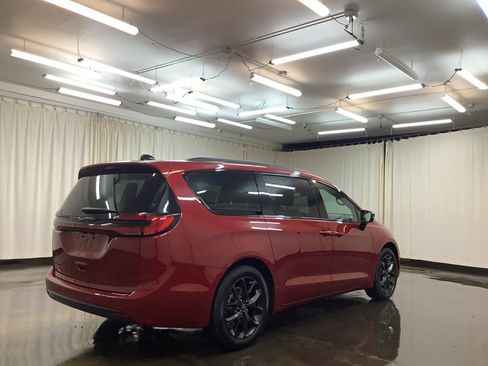 New 2026 Chrysler Pacifica Select w/ S Appearance Package image 6