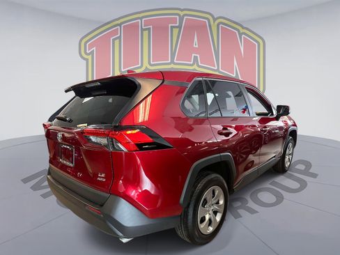 Used 2023 Toyota RAV4 LE AWD/4WD image 4