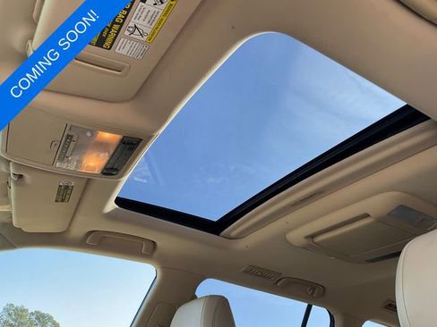 Used 2011 Lexus LX 570 4WD w/ Luxury Pkg image 4