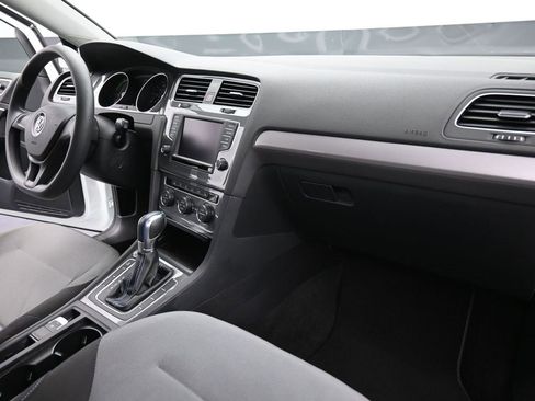 Used 2016 Volkswagen e-Golf SE w/ DC Fast Charging Package image 12