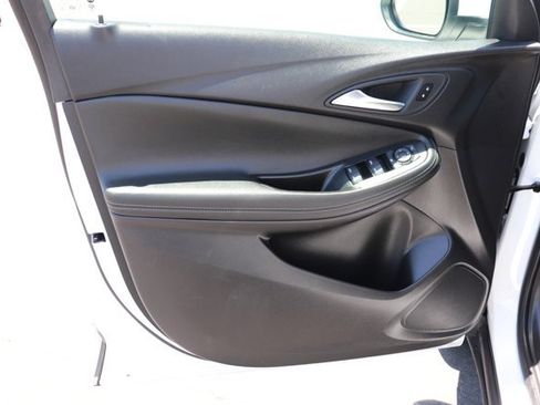 Used 2025 Buick Encore GX Preferred FWD image 9