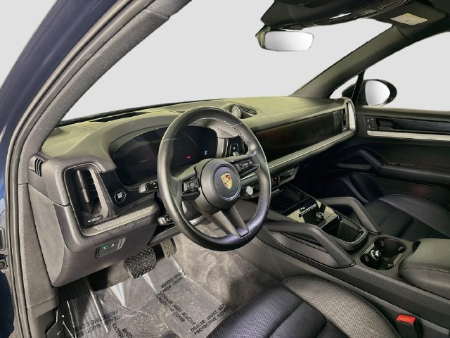 Used 2024 Porsche Cayenne AWD/4WD image 22