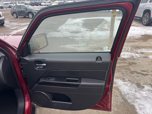 Used 2015 Jeep Patriot Latitude image 16