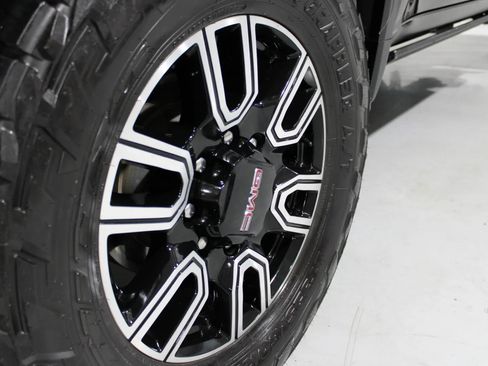 Used 2022 GMC Sierra 2500 AT4 w/ AT4 Premium Plus Package AWD/4WD image 17