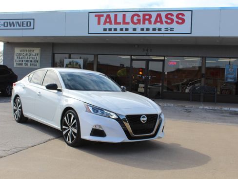 Used 2022 Nissan Altima 2.5 SR image 1
