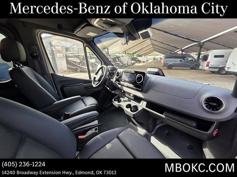 Used 2025 Mercedes-Benz Sprinter 2500 image 11
