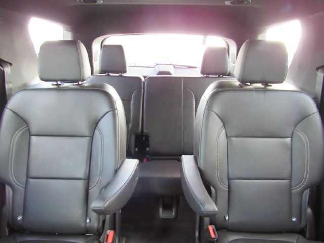 Used 2022 Chevrolet Traverse LT w/ LT Premium Package AWD/4WD image 32