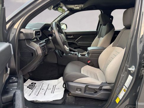 Certified 2025 Toyota Tacoma TRD Off-Road AWD/4WD image 9