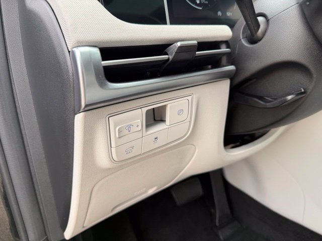 Certified 2025 Hyundai Tucson Limited AWD/4WD image 22