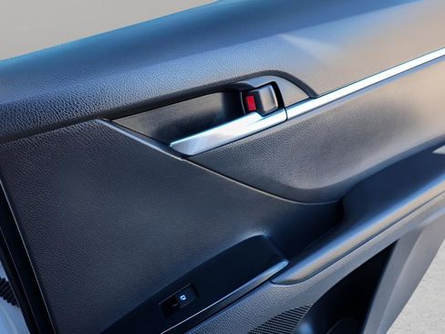 Used 2020 Toyota Camry SE image 27