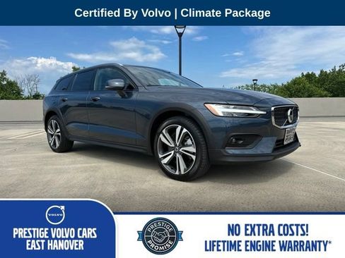 Certified 2025 Volvo V60 B5 Cross Country Plus AWD/4WD image 1