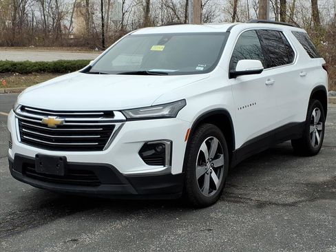 Used 2023 Chevrolet Traverse LT w/ LT Premium Package image 2