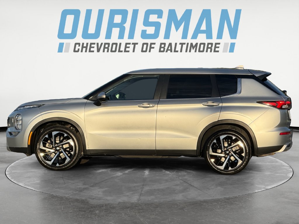 Used 2024 Mitsubishi Outlander AWD image 3