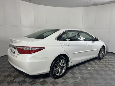 Used 2016 Toyota Camry SE FWD image 4