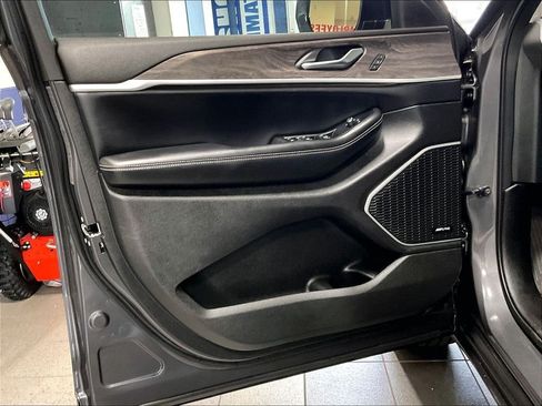 Used 2024 Jeep Grand Cherokee Limited 4xe AWD/4WD image 9