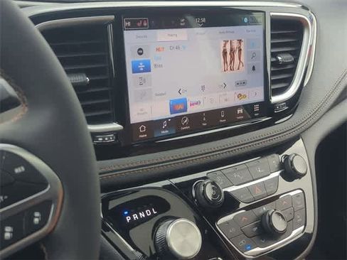 New 2026 Chrysler Pacifica Pinnacle image 30