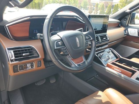 Certified 2024 Lincoln Navigator Reserve AWD/4WD image 13