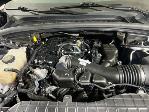 Used 2023 Jeep Grand Cherokee Laredo AWD/4WD image 28