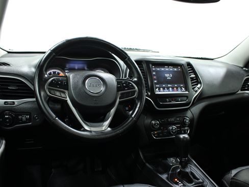 Used 2021 Jeep Cherokee Latitude Lux w/ Sun & Sound Group FWD image 2