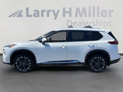 Certified 2024 Nissan Rogue Platinum w/ Platinum Premium Package AWD/4WD image 2
