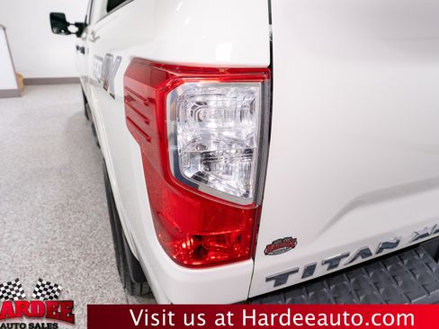 Used 2019 Nissan Titan PRO-4X w/ Pro-4x Convenience Package AWD/4WD image 9