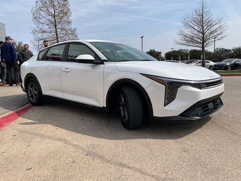 Used 2025 Kia K4 LXS image 4