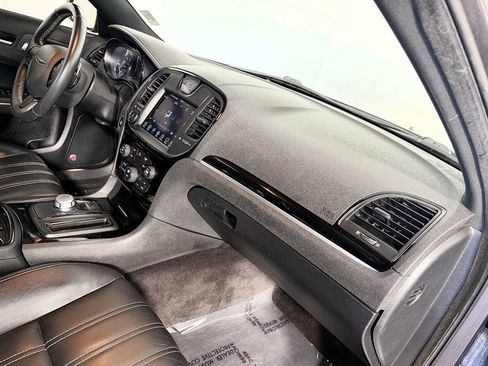 Used 2017 Chrysler 300 S RWD image 43