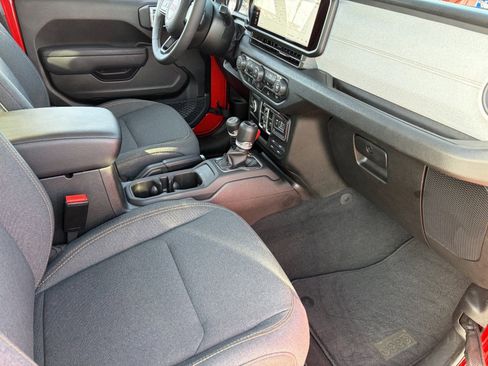 Used 2025 Jeep Gladiator Sport AWD/4WD image 13