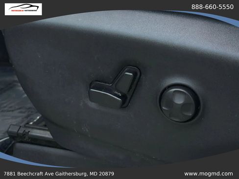 Used 2020 Chrysler Pacifica Touring-L image 18