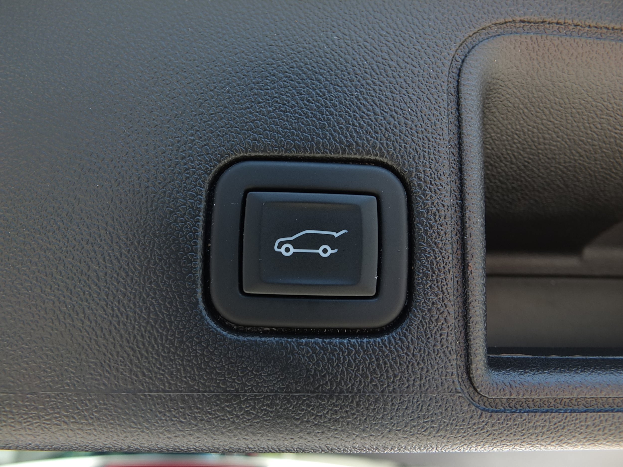 Used 2024 GMC Terrain SLT w/ Tech Package AWD/4WD image 17