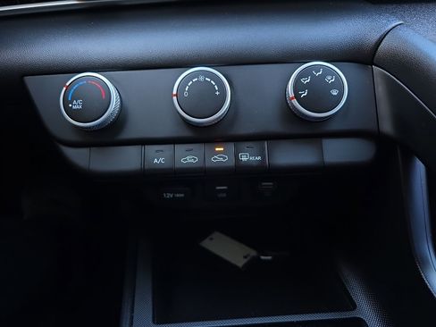 Used 2023 Hyundai Elantra SE image 17