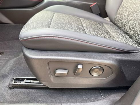 Used 2024 Chevrolet Colorado Z71 w/ Z71 Convenience Package 2 image 16