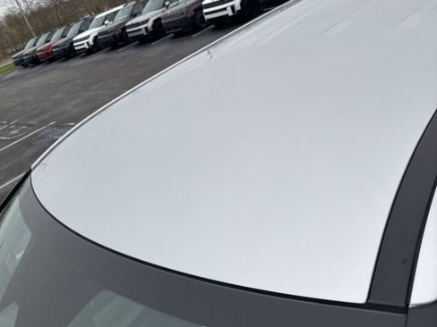 Used 2023 Kia Carnival LX FWD image 6