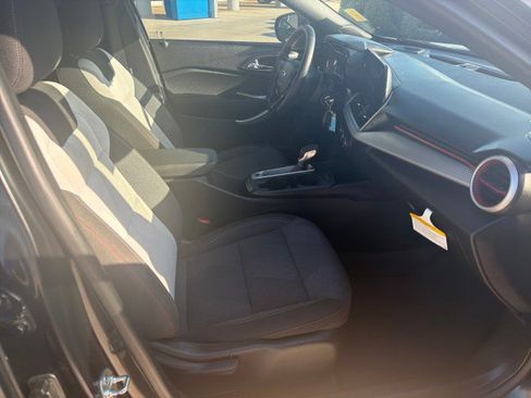 Used 2024 Chevrolet Trax RS FWD image 17