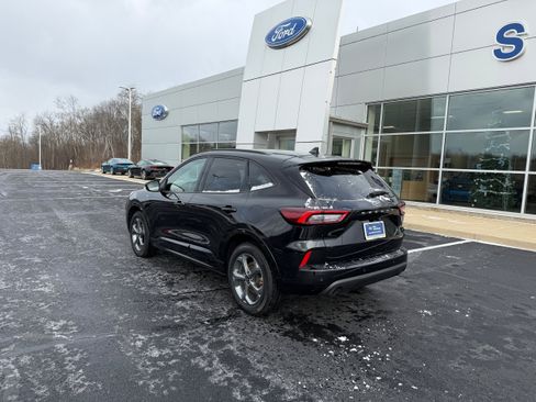 Certified 2023 Ford Escape ST-Line w/ Tech Pack #1 AWD/4WD image 7