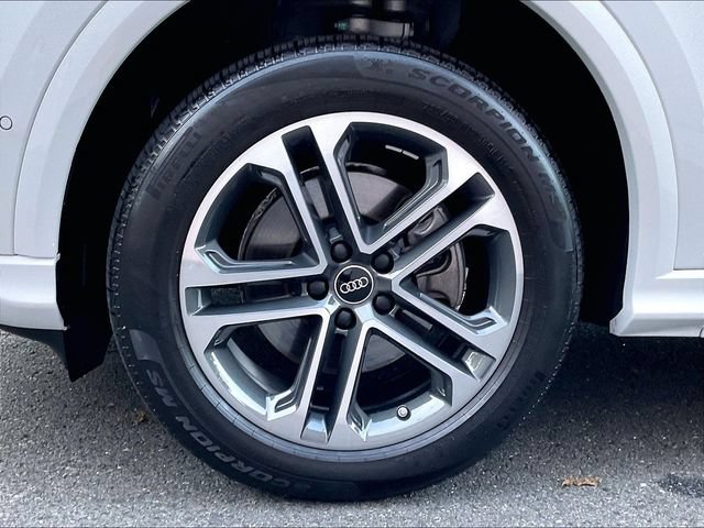 Certified 2025 Audi Q5 Premium w/ 19" Wheel Package AWD/4WD image 9
