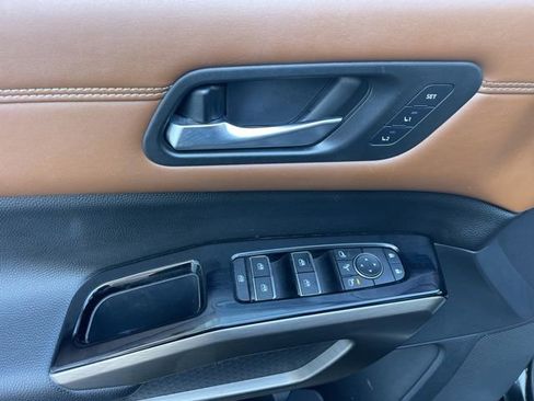 Used 2022 Nissan Pathfinder Platinum w/ Cargo Package image 18