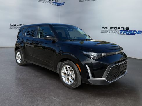 Used 2023 Kia Soul S FWD image 3