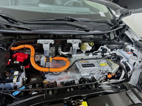 Used 2024 Nissan Ariya AWD image 32