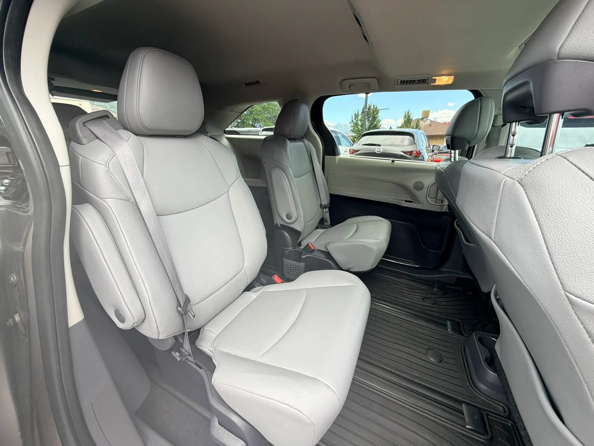 Used 2023 Toyota Sienna XLE AWD/4WD image 22