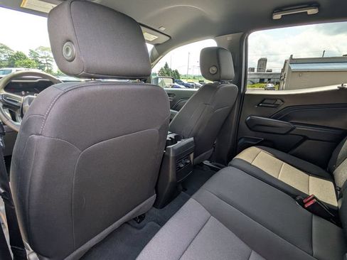 Used 2024 Chevrolet Colorado Trail Boss w/ Advanced Trailering Package AWD/4WD image 12