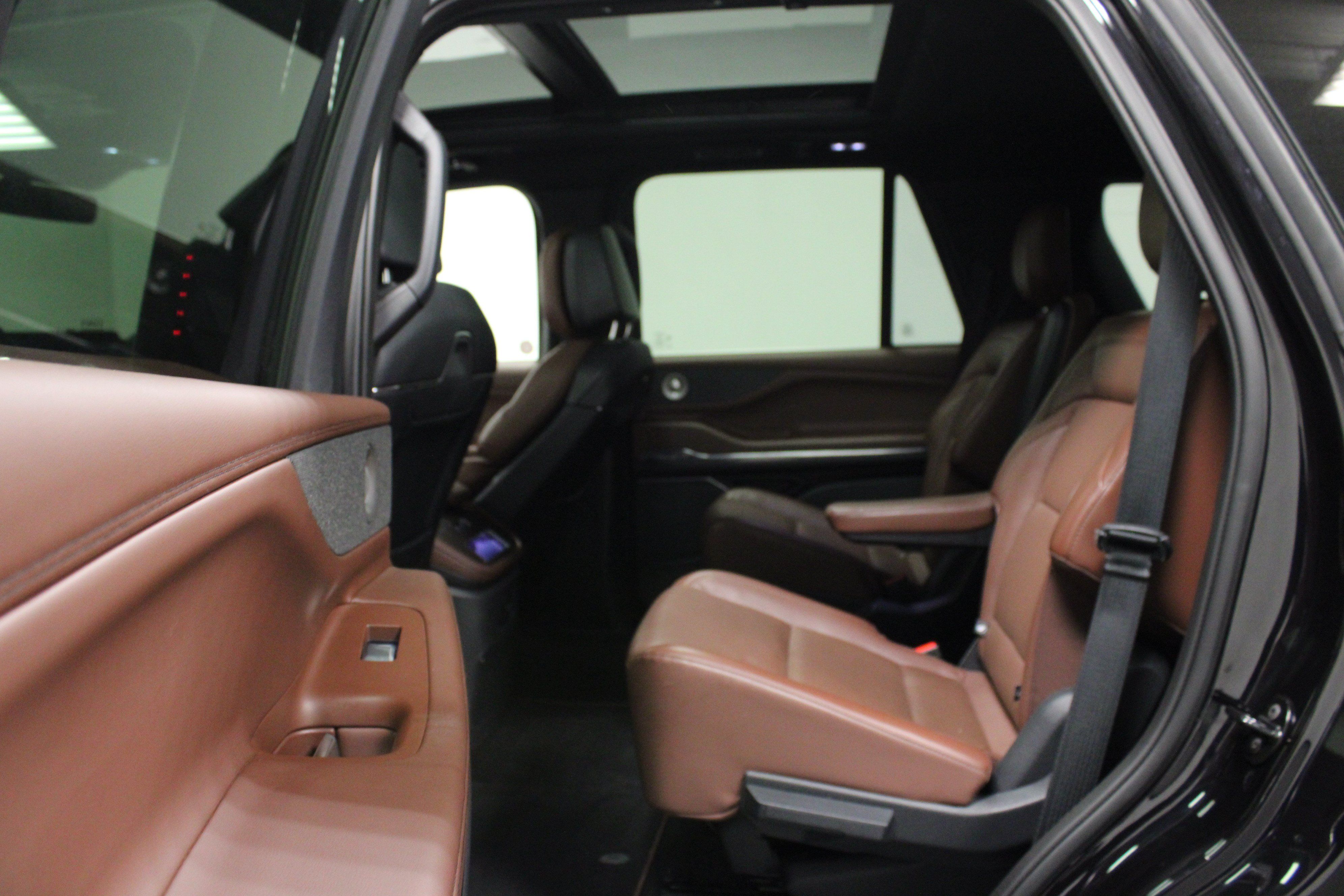 Used 2025 Lincoln Navigator Reserve AWD/4WD image 13
